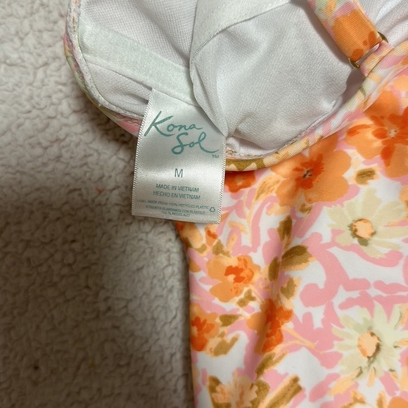 Target Kona sol one piece bathing suit . Worn once - Picture 3 of 3